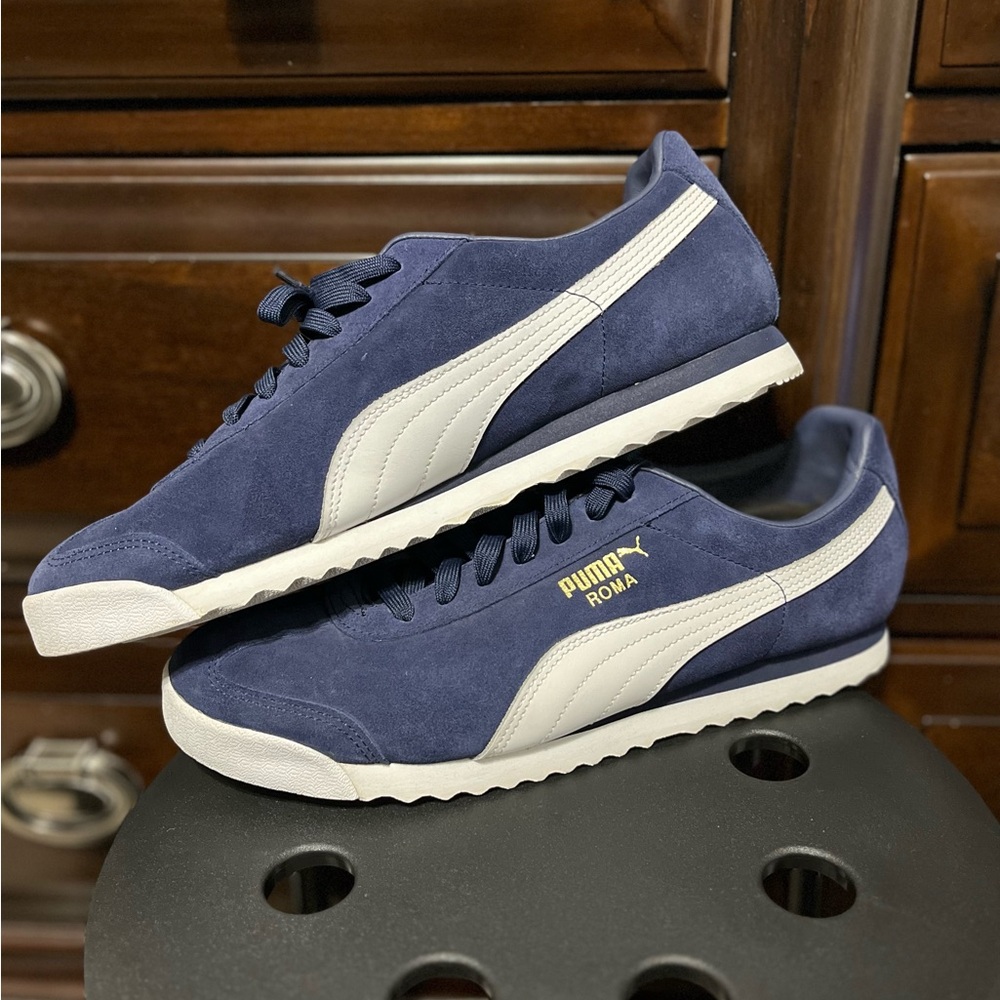 Navy blue Puma Roma Size 11 US Men worn twice.
